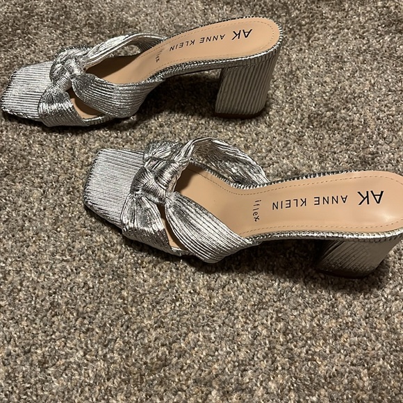 Anne Klein iflex size 10 sandals - Picture 2 of 3